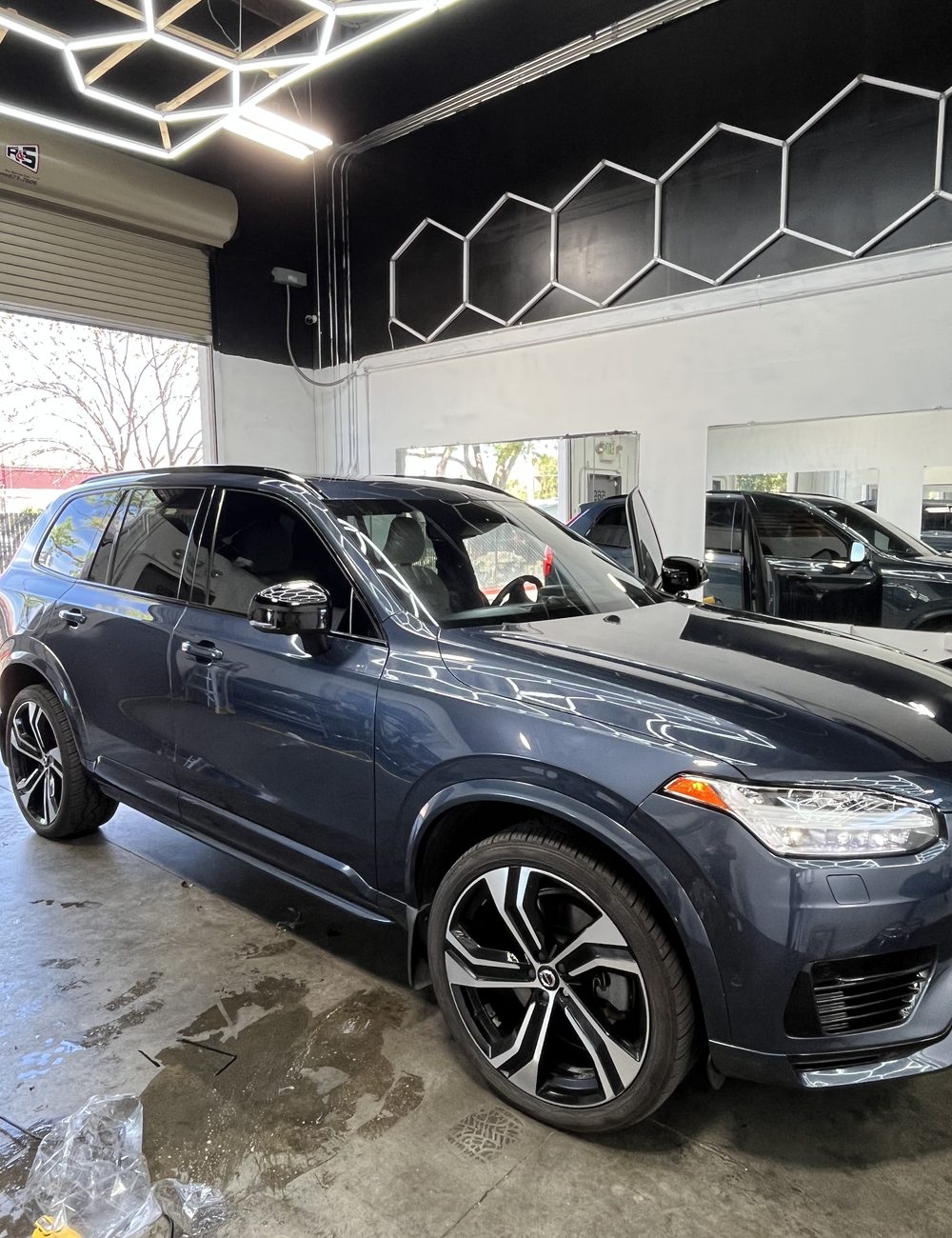 Blue Volvo XC90 window tint